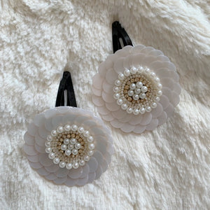 Big White Flower Motif Snap Clips