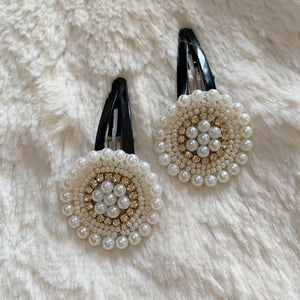 Ethnic White Round Motif Snap Clips